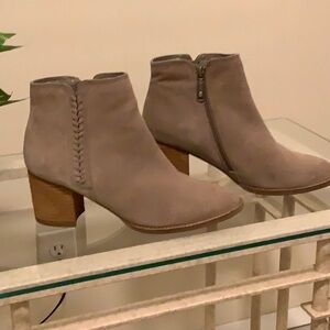 Blondo size 9 ankle boot